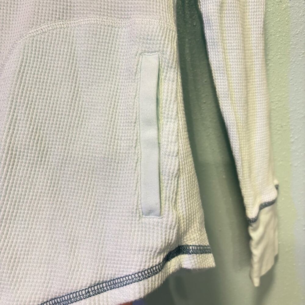 Eddie Bauer Women’s Light Blue Fitted Long Sleeve Hooded Shirt Size M - Picture 2 of 8